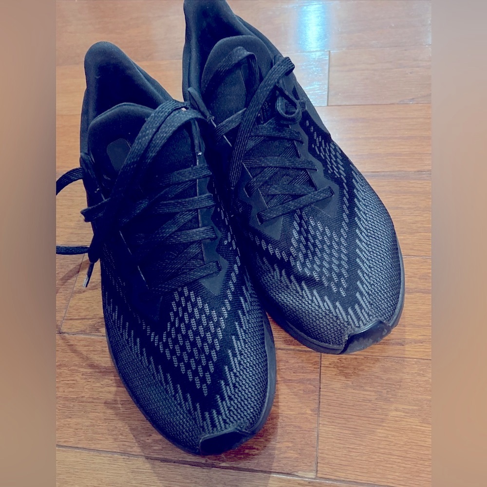 Size 8.5- Nike Air Zoom Winflo 6 Triple Black